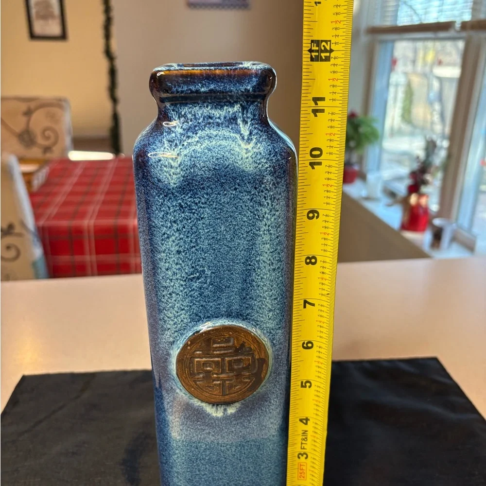 Asian-Inspired Ceramic Vase With Blue Speckled Glaze - Picture 7 of 7